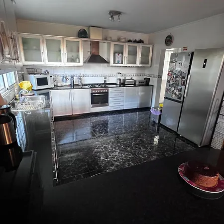 Homeoffice Madeira - Coliving & Coworking With A Community Inn